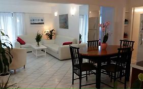 Flor De Mayo,Apt In Alimos Near The Sea