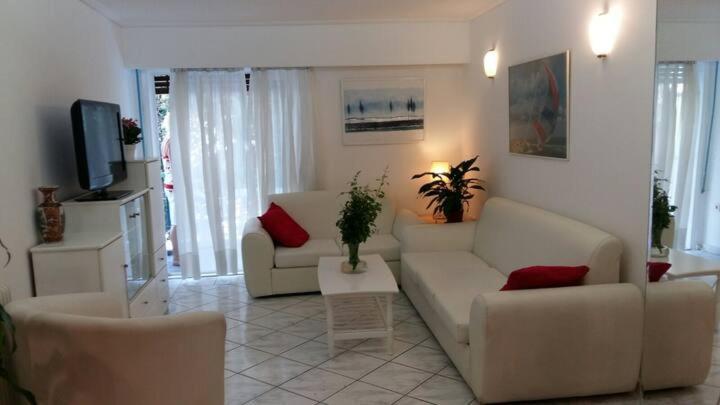 Flor De Mayo,Apt In Alimos Near The Sea Athens Exterior photo