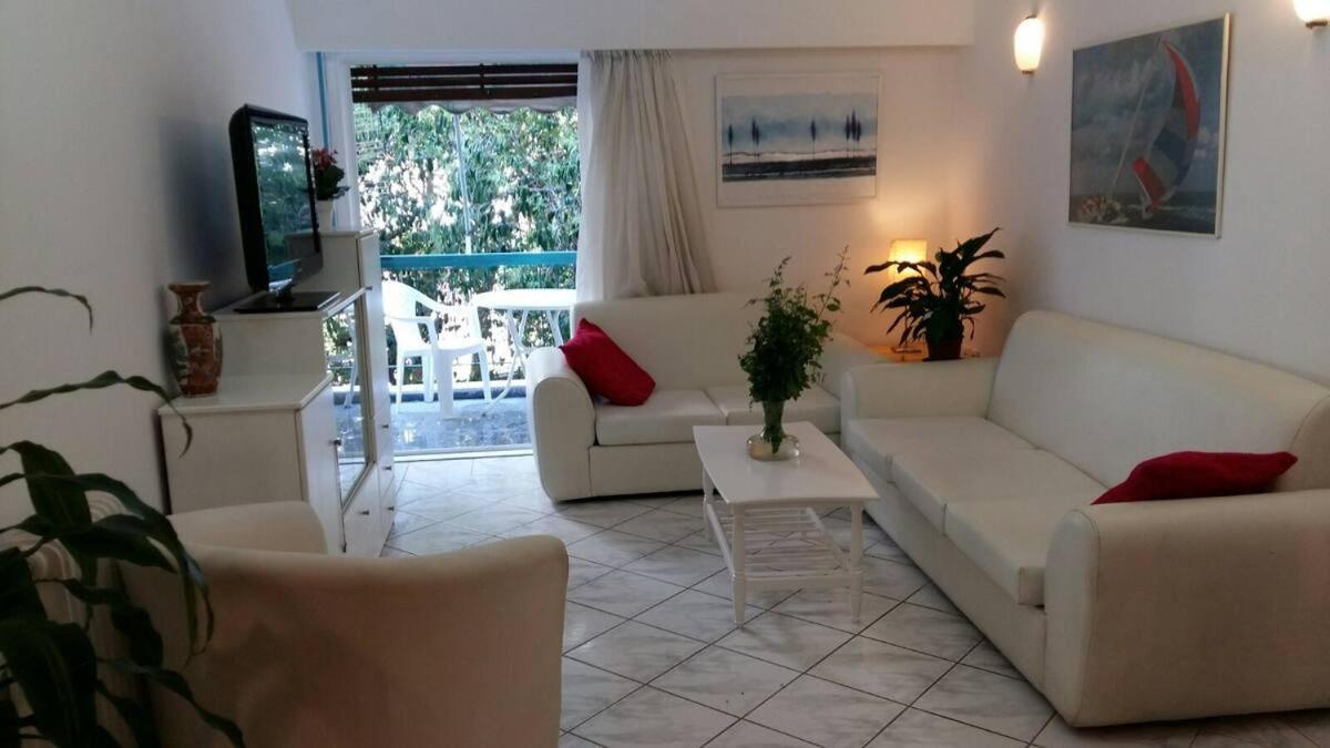 Flor De Mayo,Apt In Alimos Near The Sea Athens Exterior photo